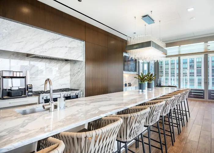 River N 1br W Gym Wd Nr Mag Mile By Bluegound Chi-127 * Чикаго