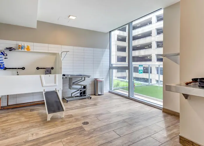 River N 1br W Gym Wd Nr Mag Mile By Bluegound Chi-127