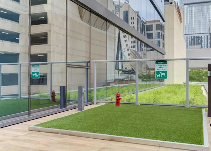 River N 1br W Gym Wd Nr Mag Mile By Bluegound Chi-127